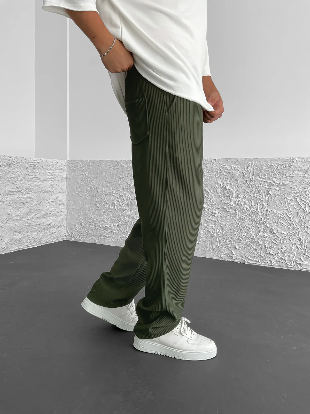 Gary | Ribbed Relaxed Fit Trousers