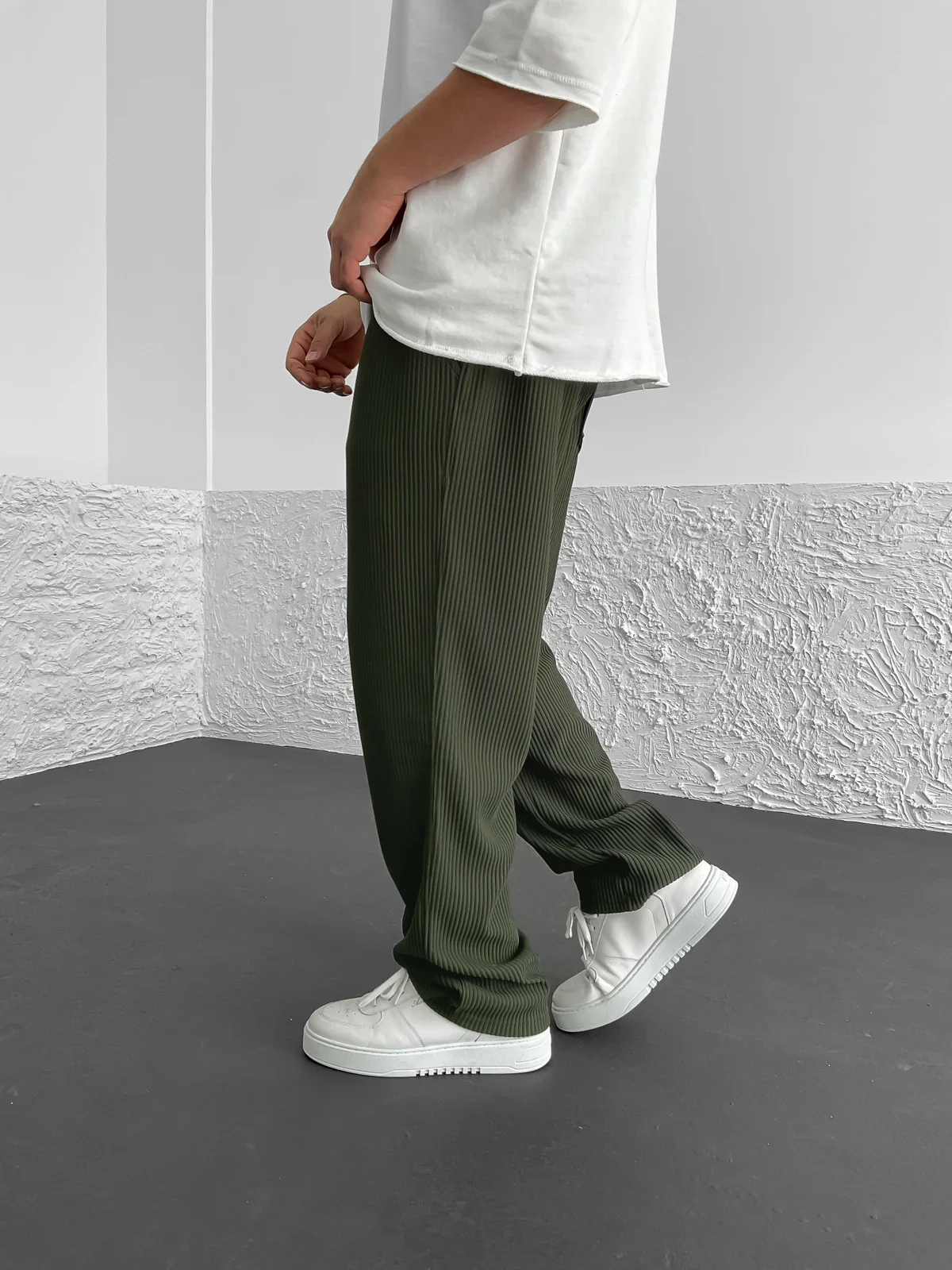 Gary | Ribbed Relaxed Fit Trousers