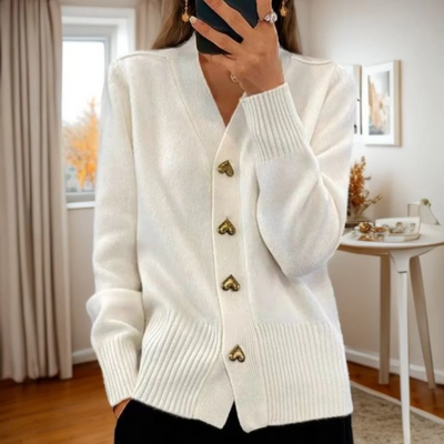 Martia - Timeless elegance with a touch of romanticism