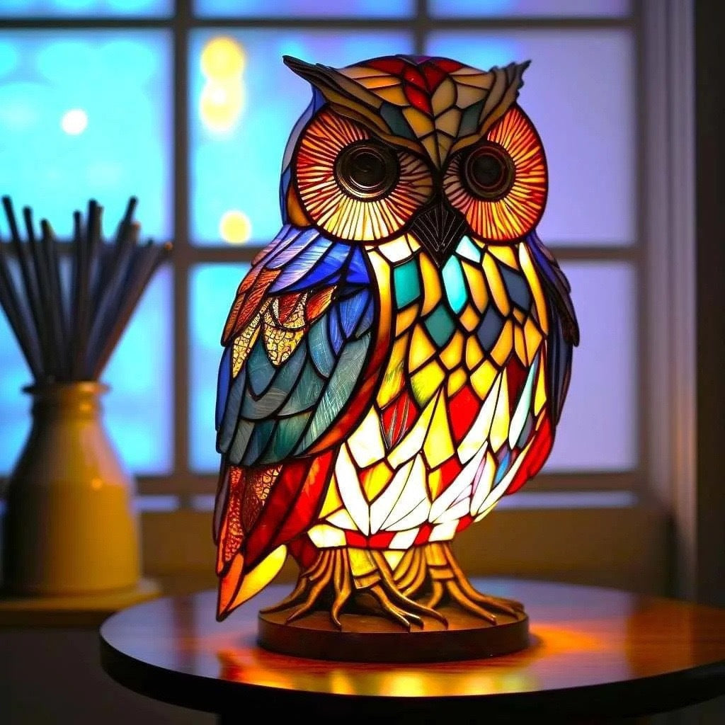 Merlin | Magisk owl lamp in coloured glass