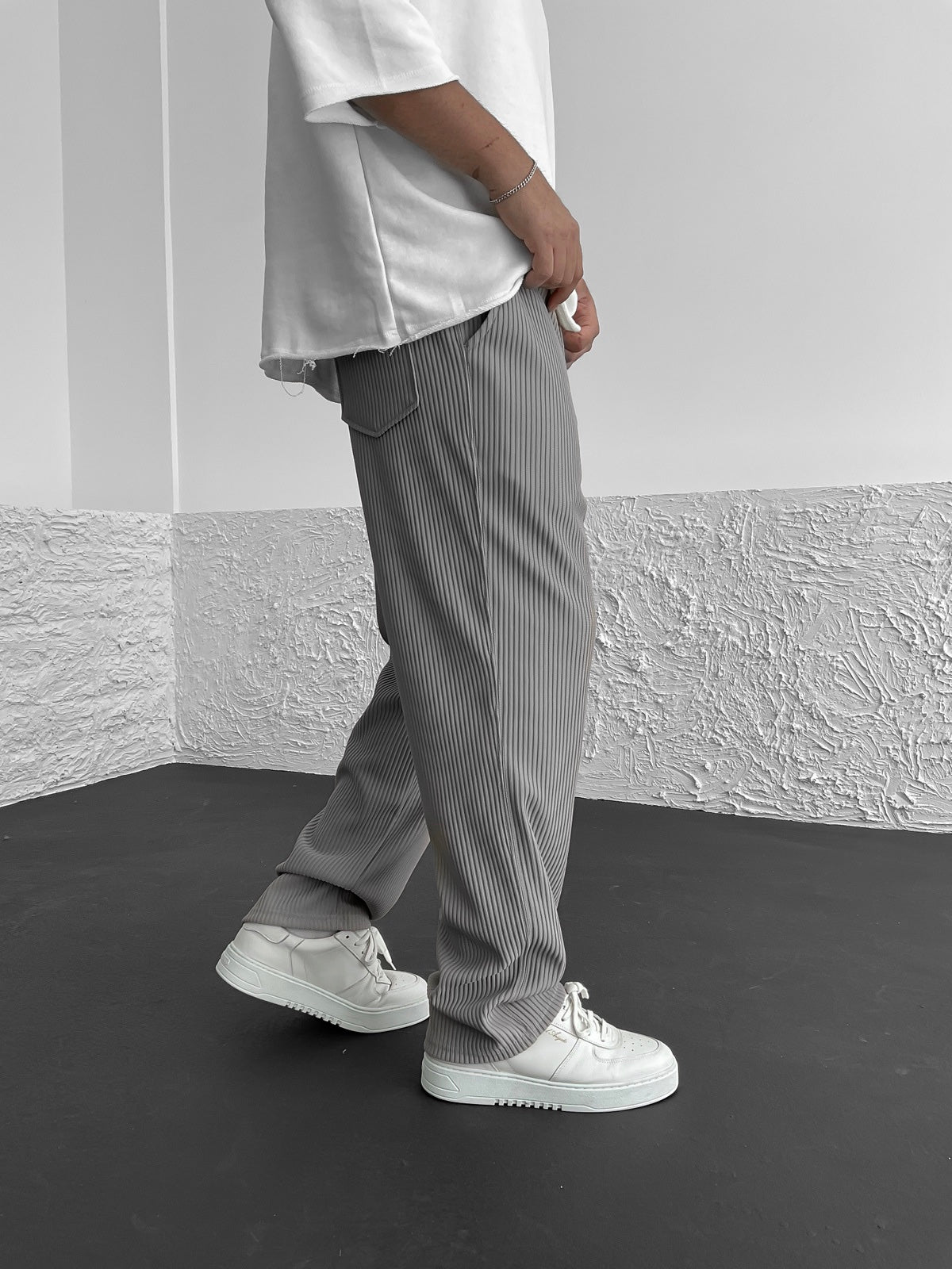 Gary | Ribbed Relaxed Fit Trousers