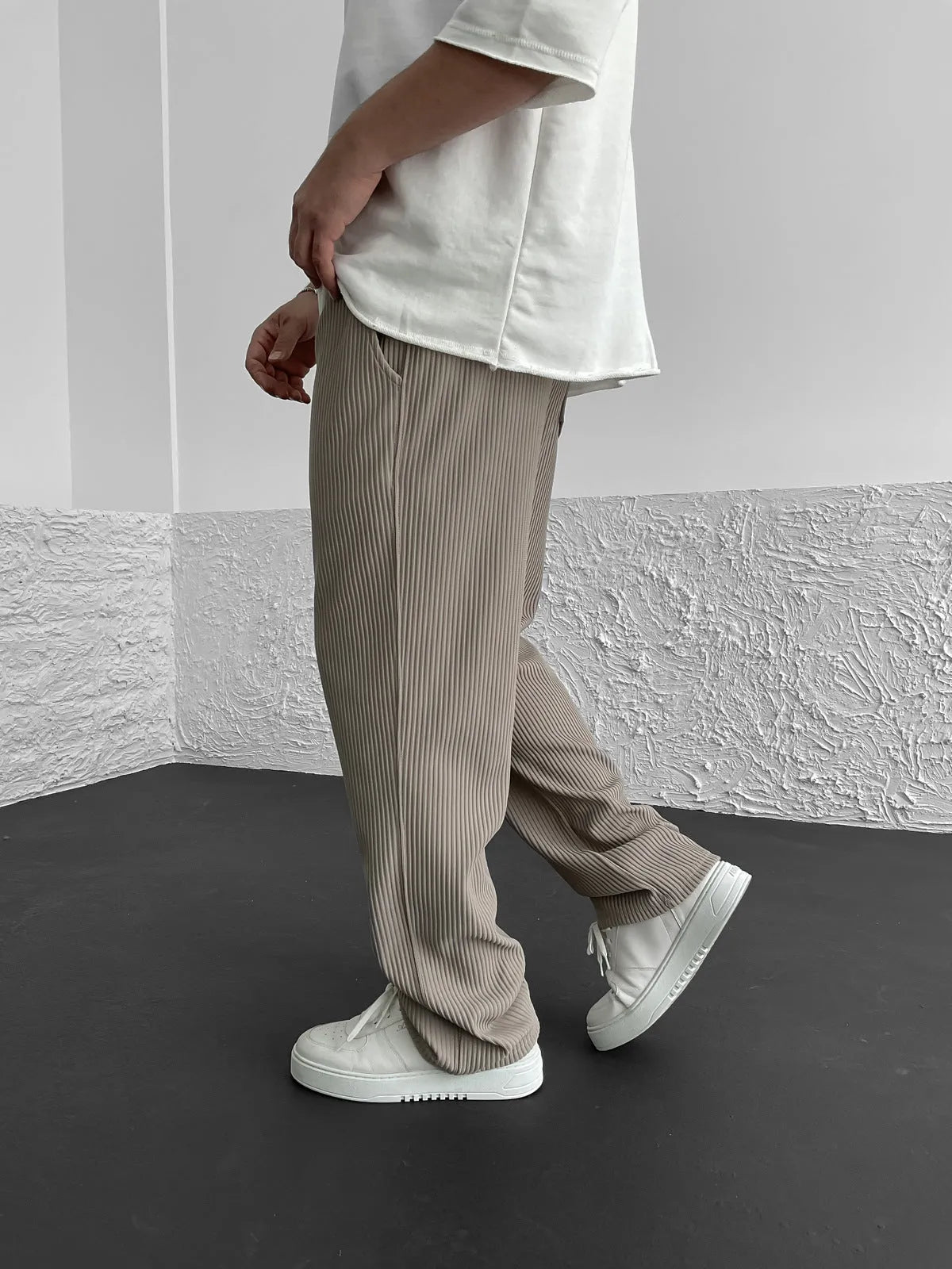 Gary | Ribbed Relaxed Fit Trousers