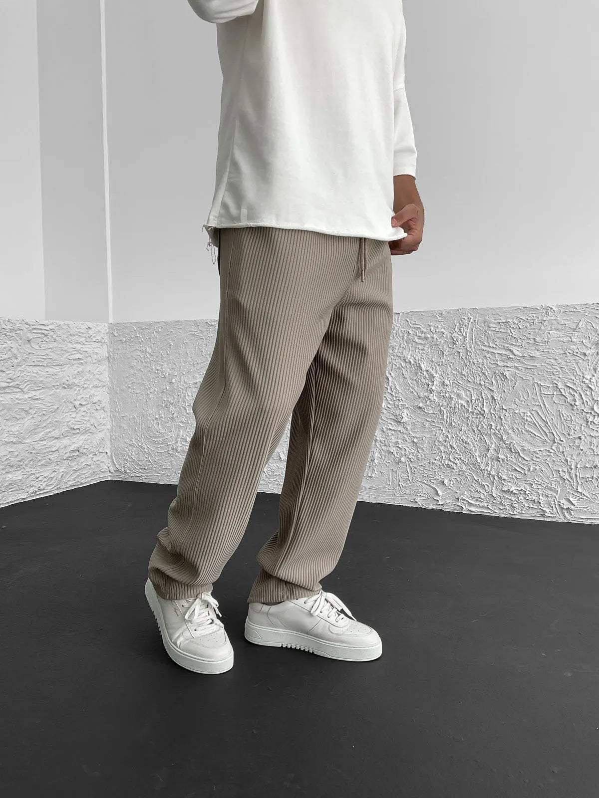Gary | Ribbed Relaxed Fit Trousers